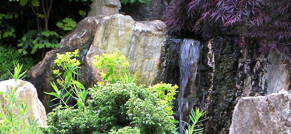 Wasserfall mit Koiteich